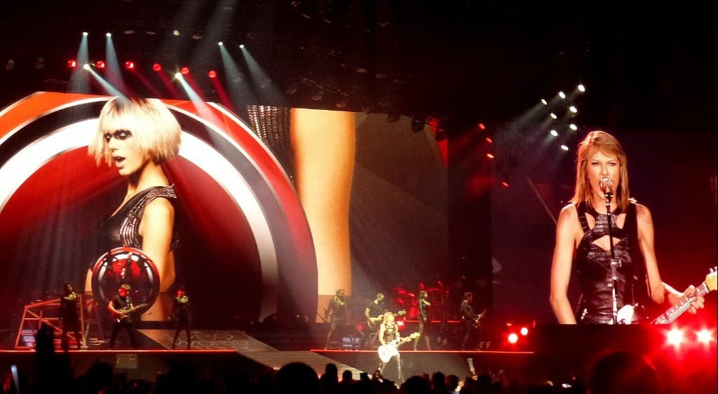 Taylor Swift Wrote Rihanna’s Biggest Club Banger Under a Fake Male Identity